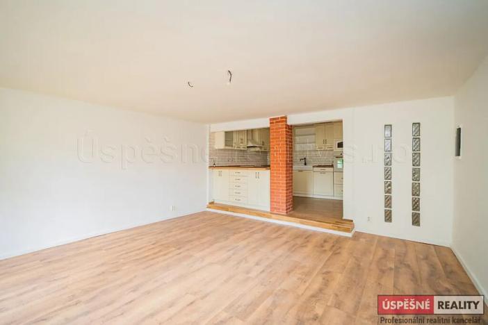 Prodej rodinného domu, Chožov, 737 m2