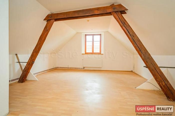 Prodej rodinného domu, Chožov, 737 m2