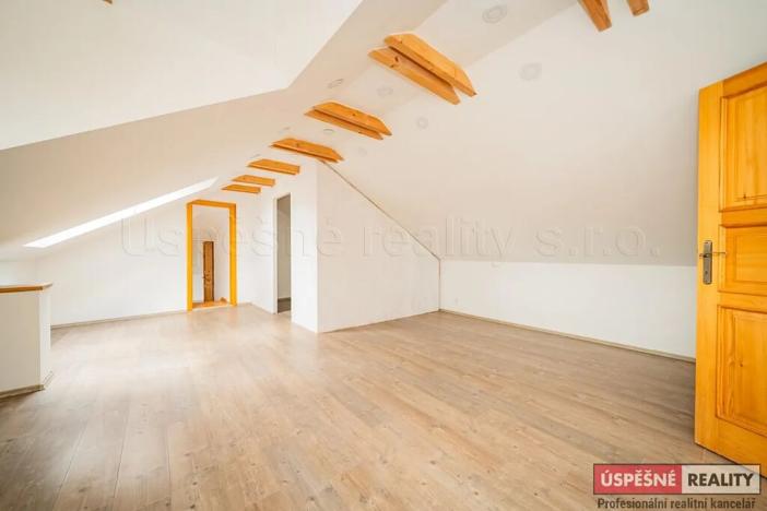 Prodej rodinného domu, Chožov, 737 m2