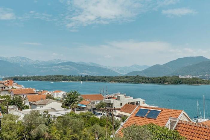 Prodej bytu 3+kk, Tivat, Černá Hora, 64 m2