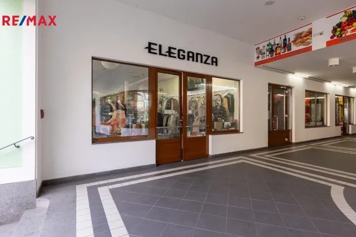 Prodej obchodního prostoru, Karlovy Vary, Divadelní náměstí, 115 m2