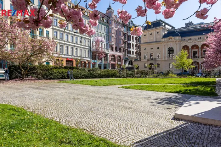 Prodej obchodního prostoru, Karlovy Vary, Divadelní náměstí, 115 m2