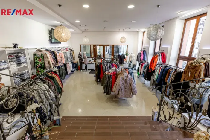 Prodej obchodního prostoru, Karlovy Vary, Divadelní náměstí, 115 m2