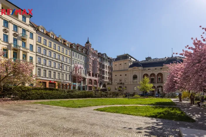 Prodej obchodního prostoru, Karlovy Vary, Divadelní náměstí, 115 m2
