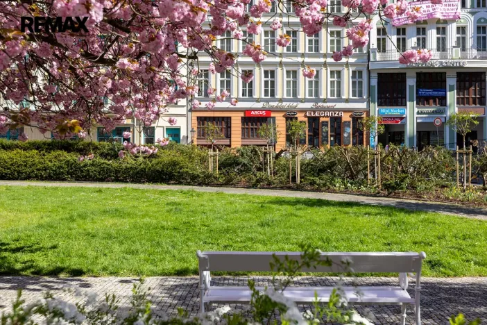 Prodej obchodního prostoru, Karlovy Vary, Divadelní náměstí, 115 m2