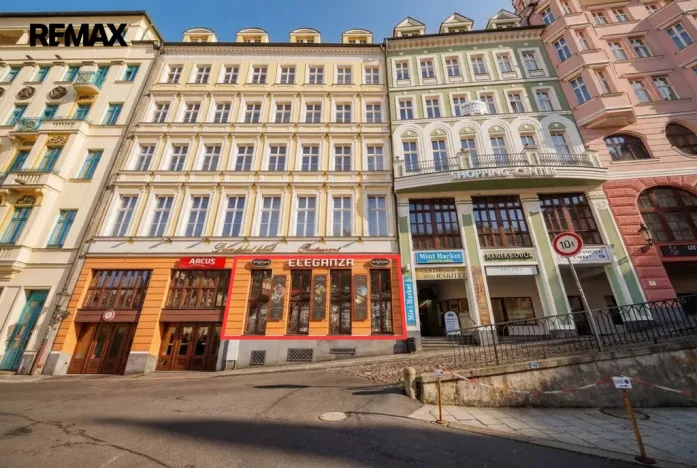 Prodej obchodního prostoru, Karlovy Vary, Divadelní náměstí, 115 m2