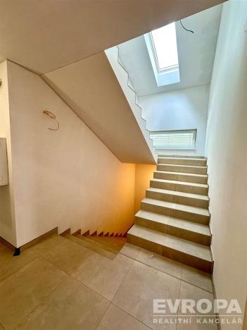 Prodej bytu 2+kk, Vysoký Újezd, Ke Kuchaři, 69 m2