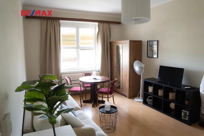 Pronájem bytu 1+1, Praha - Nusle, U Svépomoci, 38 m2