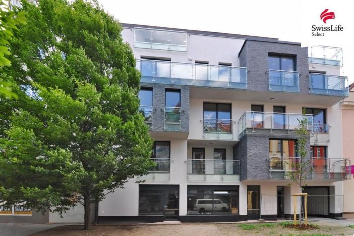 Pronájem garážového stání, Pardubice, Bratranců Veverkových, 16 m2