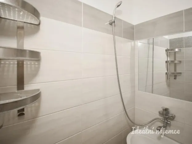 Pronájem bytu 1+1, Brno - Lesná, Halasovo náměstí, 29 m2
