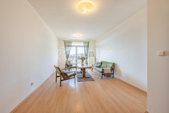 Prodej bytu 2+kk, Kamenice - Ládví, Benešovská, 54 m2