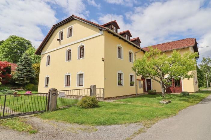 Prodej ubytování, Kašperské Hory - Červená, 550 m2