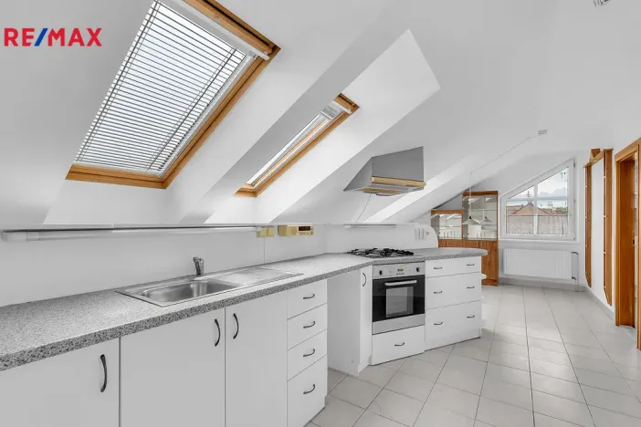 Prodej bytu 3+kk, Černožice, Revoluční, 82 m2