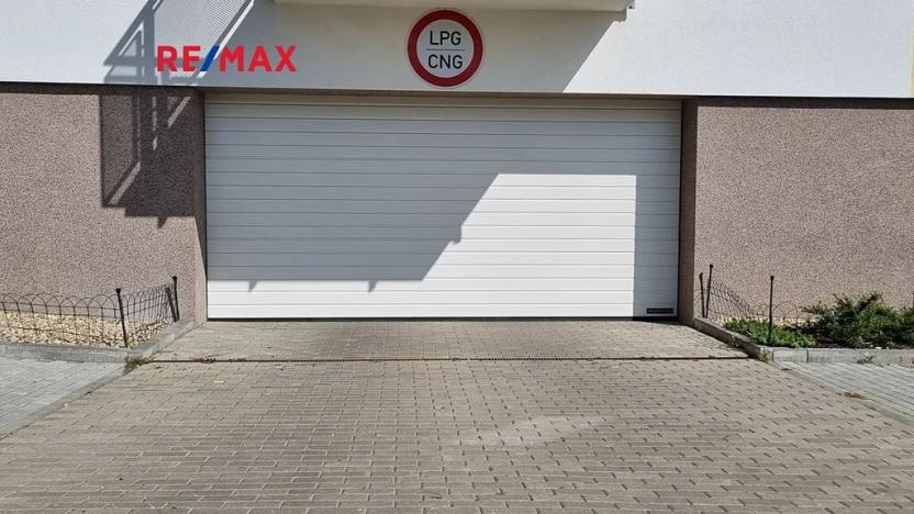 Pronájem garážového stání, Brno, Sentická, 13 m2