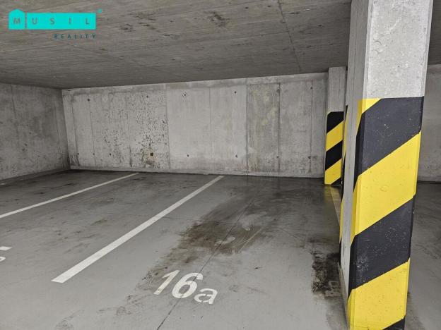 Pronájem garážového stání, Olomouc - Řepčín, Edvarda Beneše, 14 m2