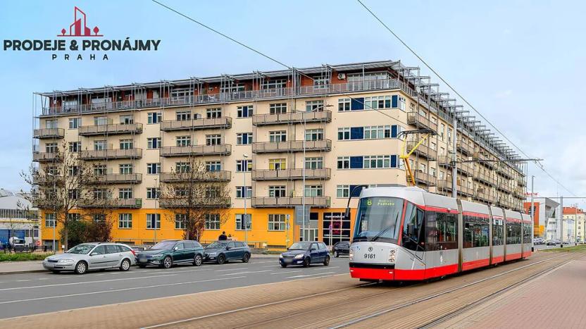 Prodej garážového stání, Praha, Českomoravská, 12 m2