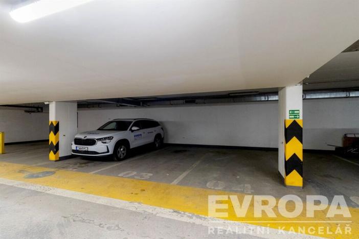 Prodej garážového stání, Praha, Karlovarská, 14 m2
