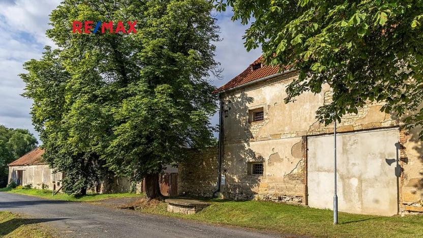 Prodej zemědělské usedlosti, Počedělice, 2500 m2