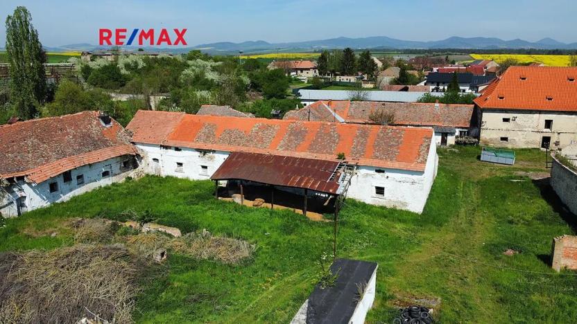 Prodej zemědělského objektu, Počedělice, 2500 m2