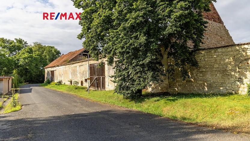 Prodej zemědělského objektu, Počedělice, 2500 m2