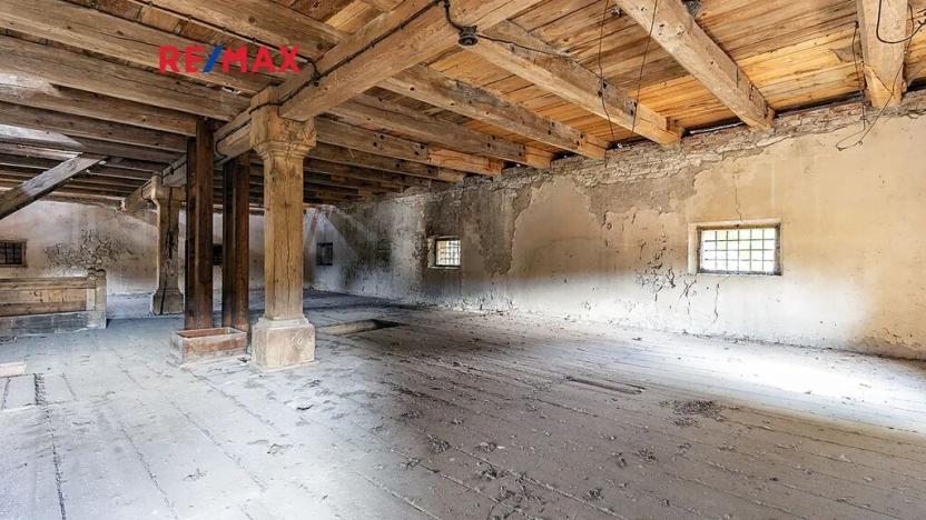 Prodej zemědělského objektu, Počedělice, 2500 m2