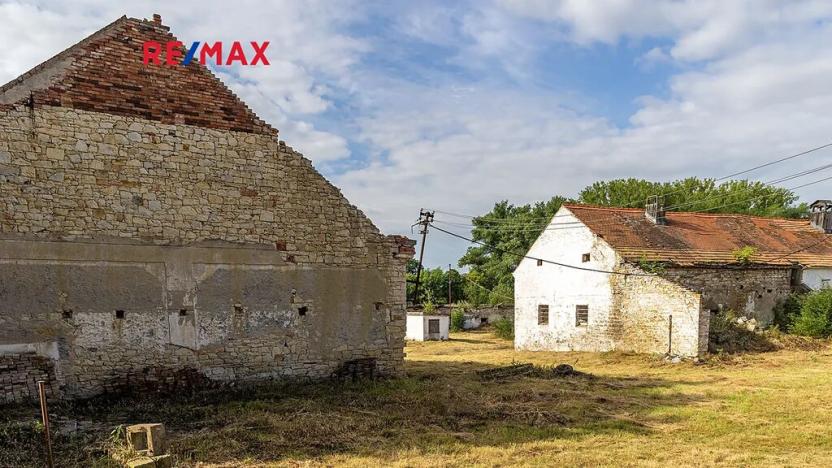 Prodej zemědělského objektu, Počedělice, 2500 m2