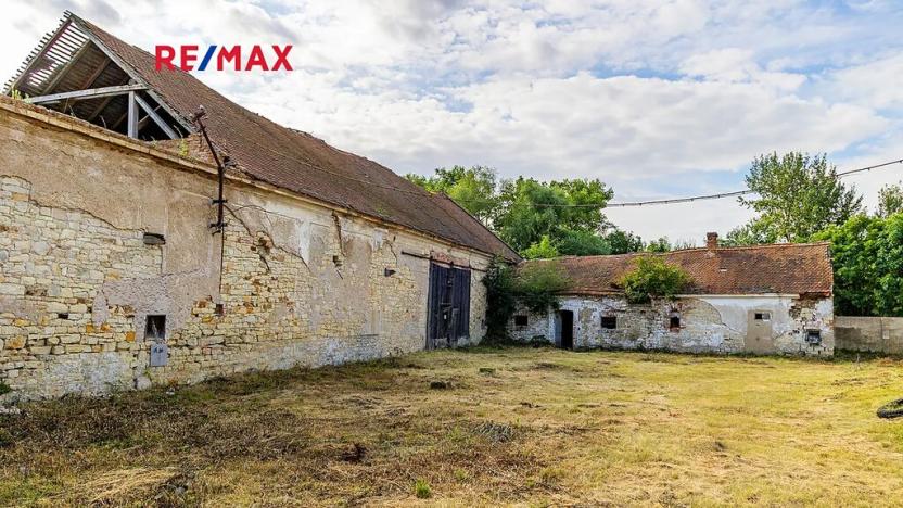 Prodej zemědělského objektu, Počedělice, 2500 m2