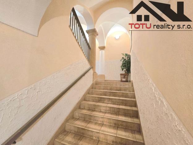 Prodej rodinného domu, Broumov, Mírové náměstí, 490 m2