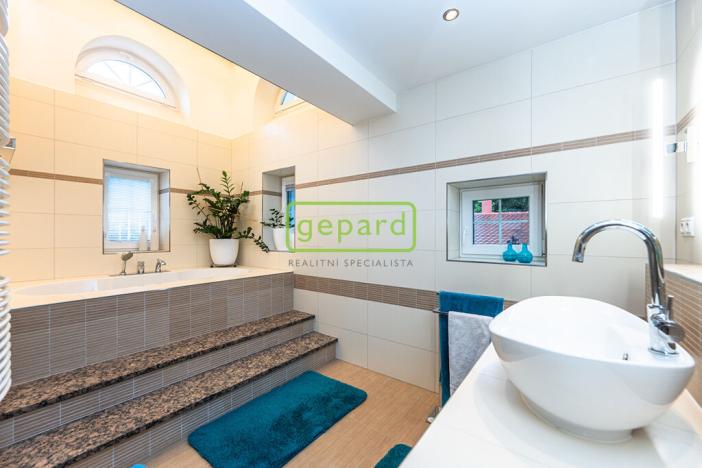 Prodej ubytování, Bečov nad Teplou, Na Zelené, 231 m2