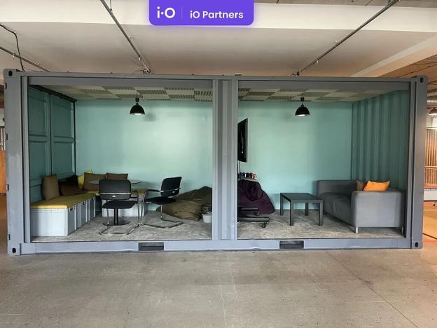 Pronájem kanceláře, Praha - Karlín, Pernerova, 1797 m2