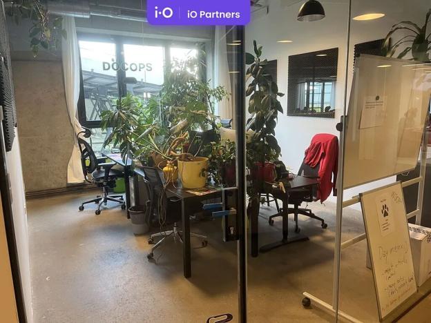 Pronájem kanceláře, Praha - Karlín, Pernerova, 1797 m2