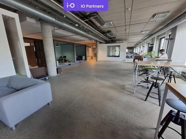 Pronájem kanceláře, Praha - Karlín, Pernerova, 879 m2