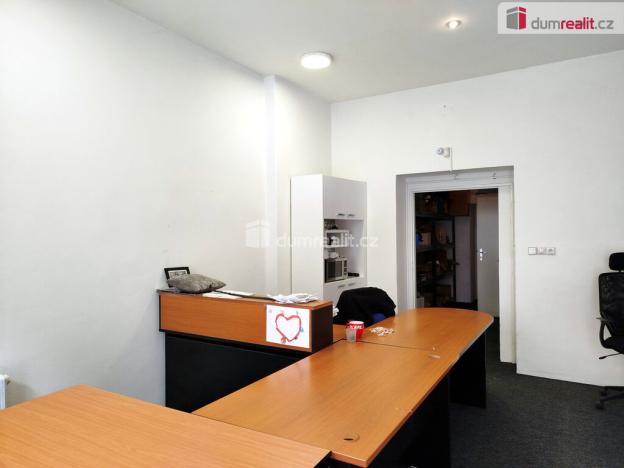 Pronájem obchodního prostoru, Karlovy Vary, Vítězná, 50 m2