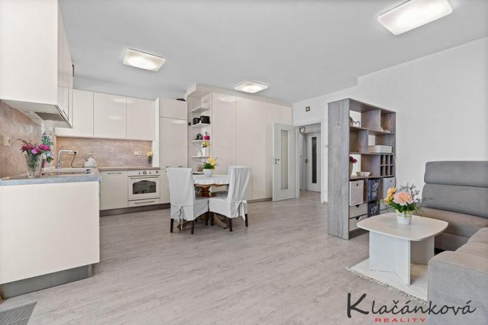 Prodej bytu 2+kk, Zlín - Malenovice, třída Svobody, 64 m2