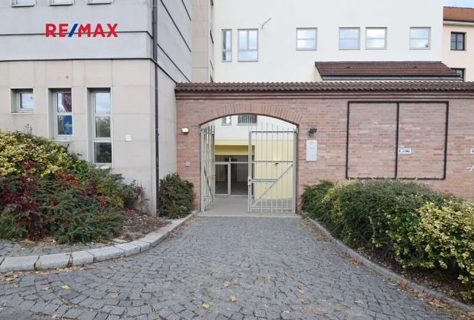 Pronájem obchodního prostoru, Nymburk, Náměstí Přemyslovců, 29 m2