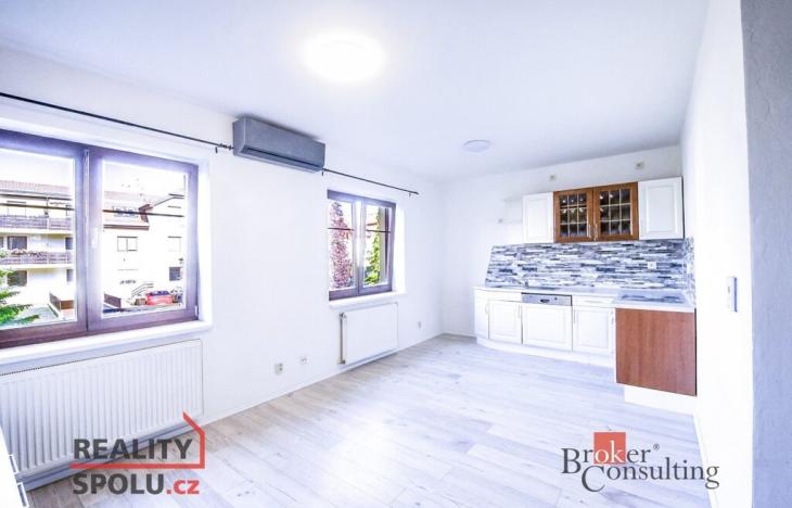 Pronájem bytu 2+kk, Jesenice, Mezi Domy, 42 m2