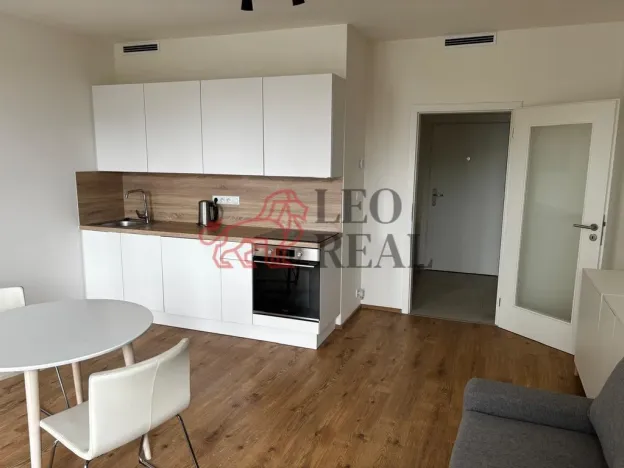 Pronájem bytu 1+kk, Praha - Modřany, Komořanská, 35 m2