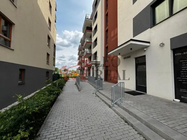 Pronájem bytu 1+kk, Praha - Modřany, Komořanská, 35 m2