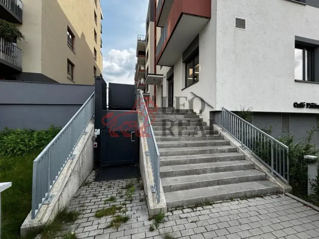 Pronájem bytu 1+kk, Praha - Modřany, Komořanská, 35 m2