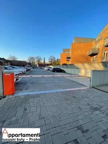 Pronájem garážového stání, Praha - Uhříněves, Vlasty Průchové, 12 m2