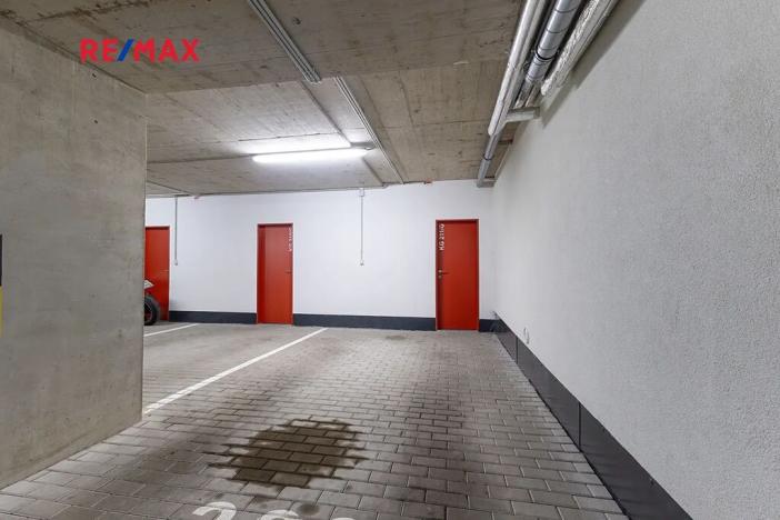 Prodej garážového stání, Praha - Hlubočepy, Vítové, 28 m2