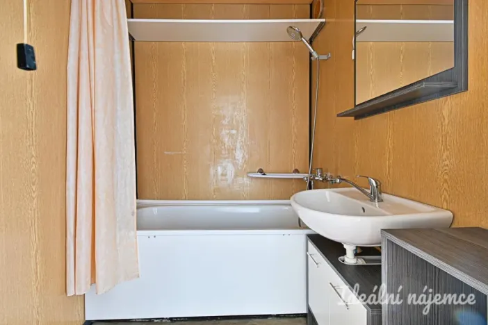Pronájem bytu 1+1, Rosice, Kaštanová, 40 m2