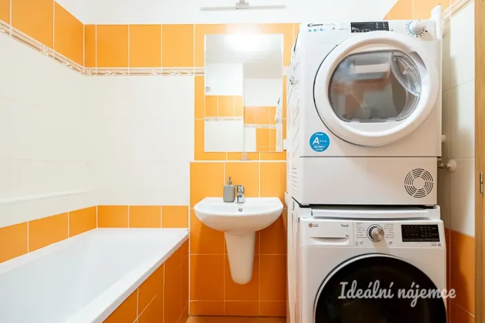 Pronájem bytu 1+kk, Praha, Farkašova, 32 m2