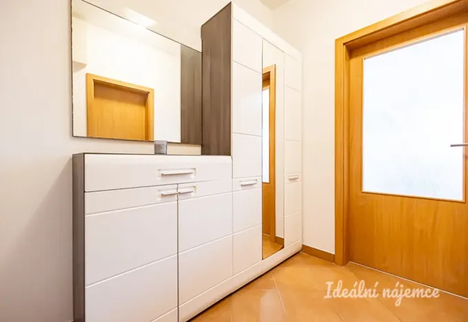 Pronájem bytu 1+kk, Praha, Farkašova, 32 m2