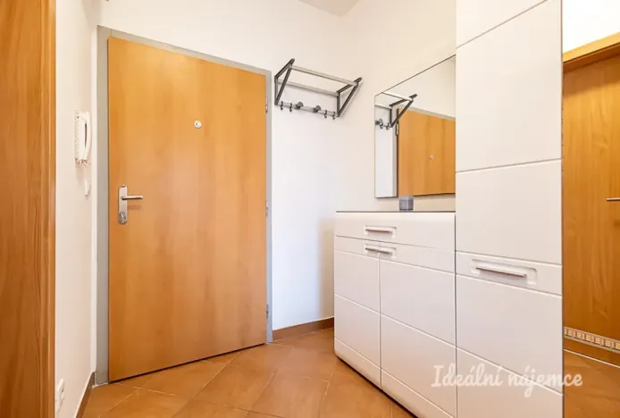Pronájem bytu 1+kk, Praha, Farkašova, 32 m2
