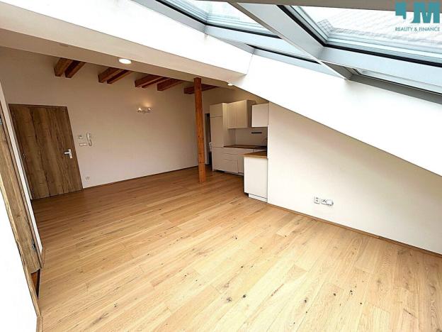 Pronájem bytu 3+kk, Třebíč, Martinské nám., 79 m2