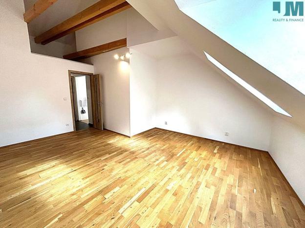 Pronájem bytu 3+kk, Třebíč, Martinské nám., 79 m2