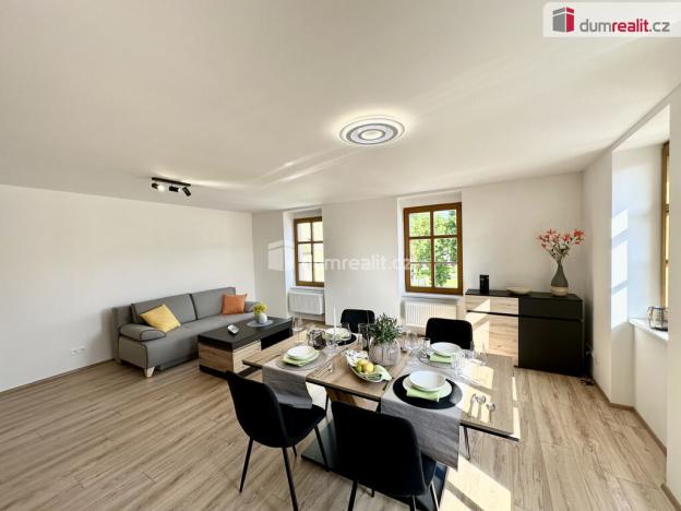 Prodej bytu 2+kk, Horní Blatná, náměstí Sv. Vavřince, 60 m2