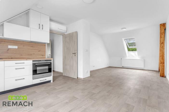Pronájem bytu 1+kk, Uherské Hradiště, Sokolovská, 35 m2
