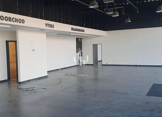 Pronájem obchodního prostoru, České Budějovice, České Vrbné, 636 m2